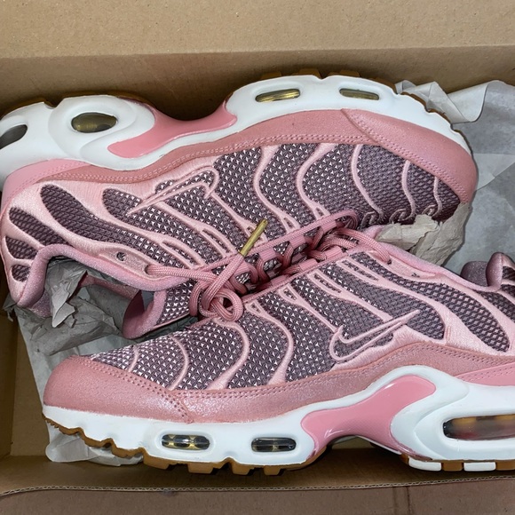 Nike Shoes - Pink Airmax Plus